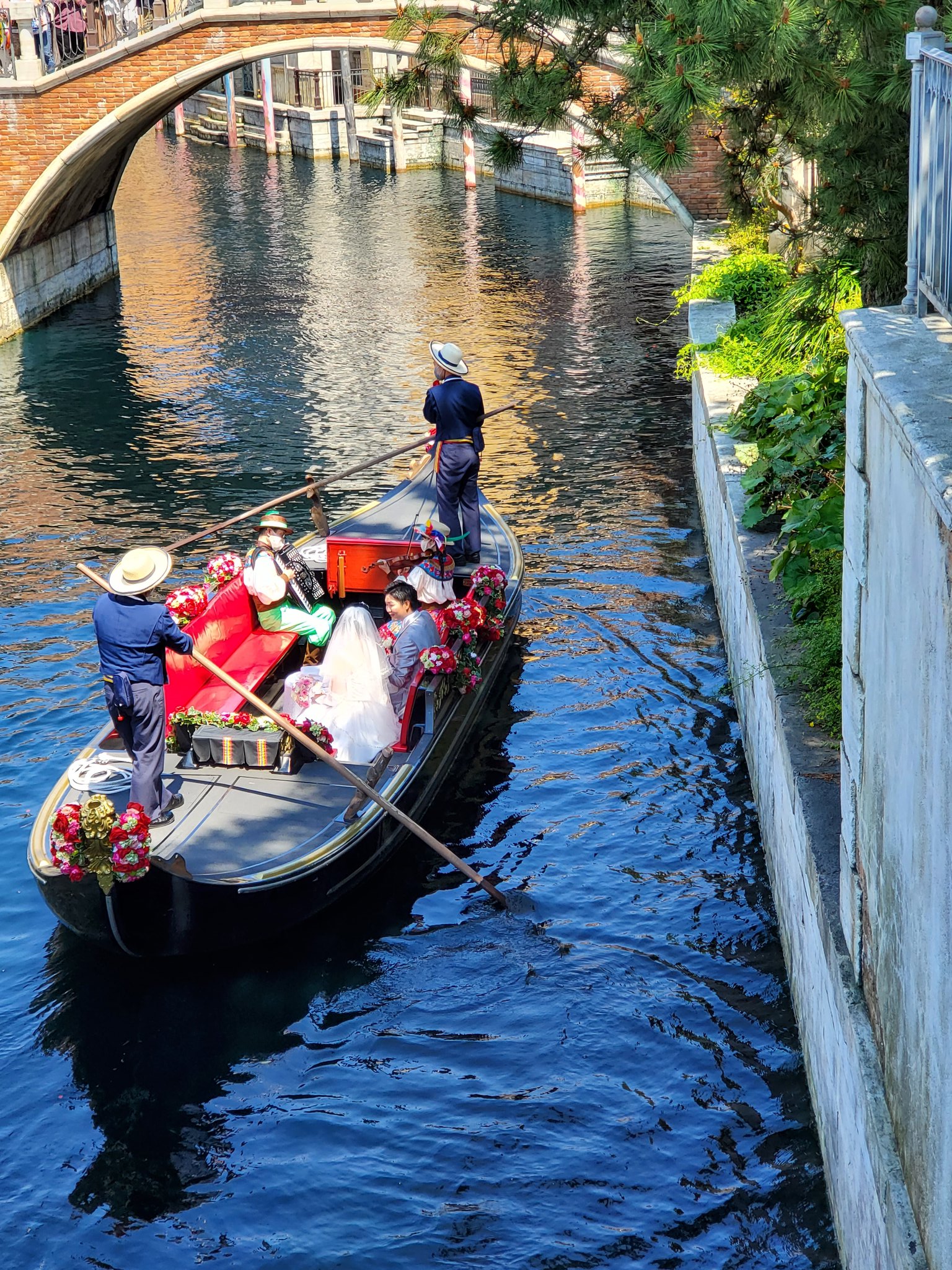 トム Ninja 結婚式でヴェネツィアン ゴンドラ乗るとか素敵ですね おめでとうございます ヴェネツィアン ゴンドラ ディズニーシー ディズニーウェディング T Co Ulnhtxr4xa Twitter