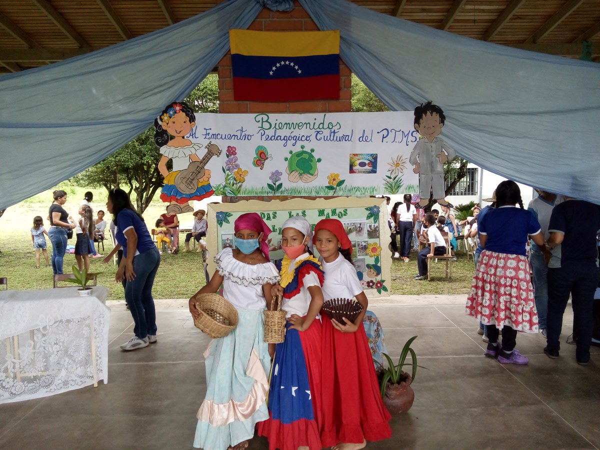 EnlaceTfc's tweet photo. PTMS #Merida continúa las tomas socioproductivas  llevando aprendizajes y sabores a cada institución @merida_ze @_LaAvanzadora @MPPEDUCACION @PrensaSenifa @ptmsmerida @JEHYSONGUZMAN @NnelsonRuiz28 @SunagroMerida @PTMSNACIONAL @ViceComunidades @sembrandounpais @clifpmonzillo https://t.co/uTyOdpiE1s