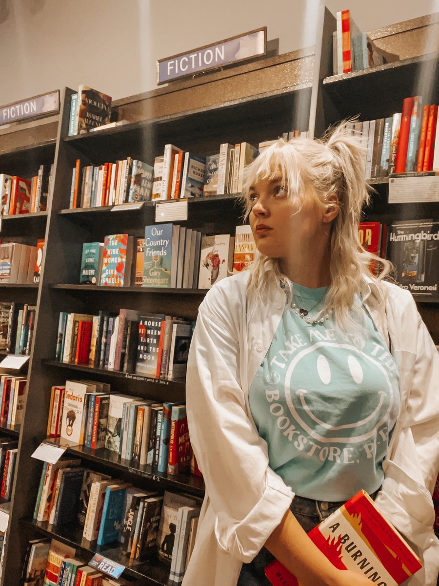 Had a great evening at @changinghands for the #AintThatAMother book signing + event @AdibaNelson 📚 #BookTwt 

(Wearing my new “take me to the bookstore please” @bookshelftees)