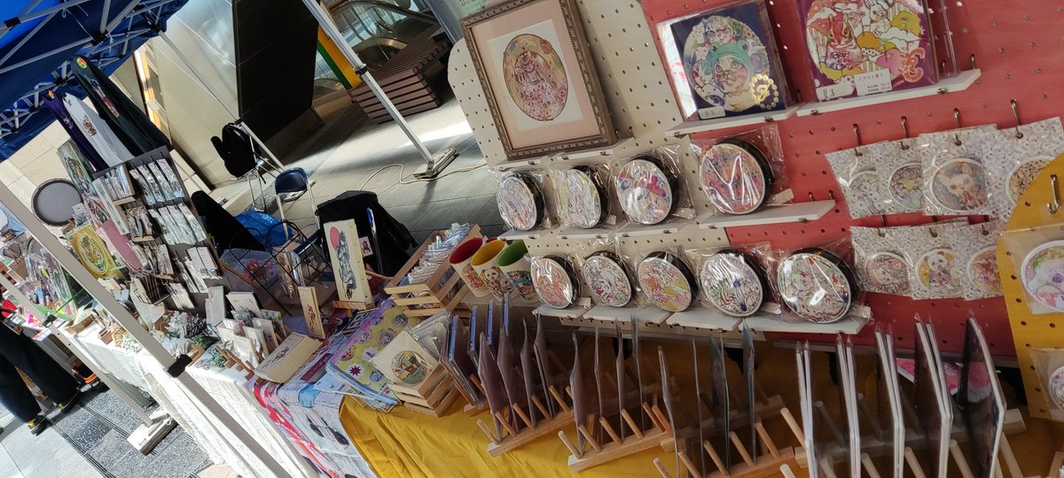 新グッズ!ライブペイント!
人気作家たくさんで目白押し!✨ https://t.co/a2BsElK4sZ 