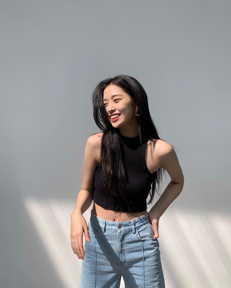 [📷] 220503 _yujin_an Instagram Update

☀️ 
🖇instagram.com/p/CdFWk1hrPpt/…

_yujin_an
🖇instagram.com/_yujin_an?igsh…

<a href="/IVEstarship/">IVE OFFICIAL</a> <a href="/IVE_twt/">IVE</a>
#IVE #아이브 #アイヴ
#유진 #안유진 #YUJIN #ANYUJIN