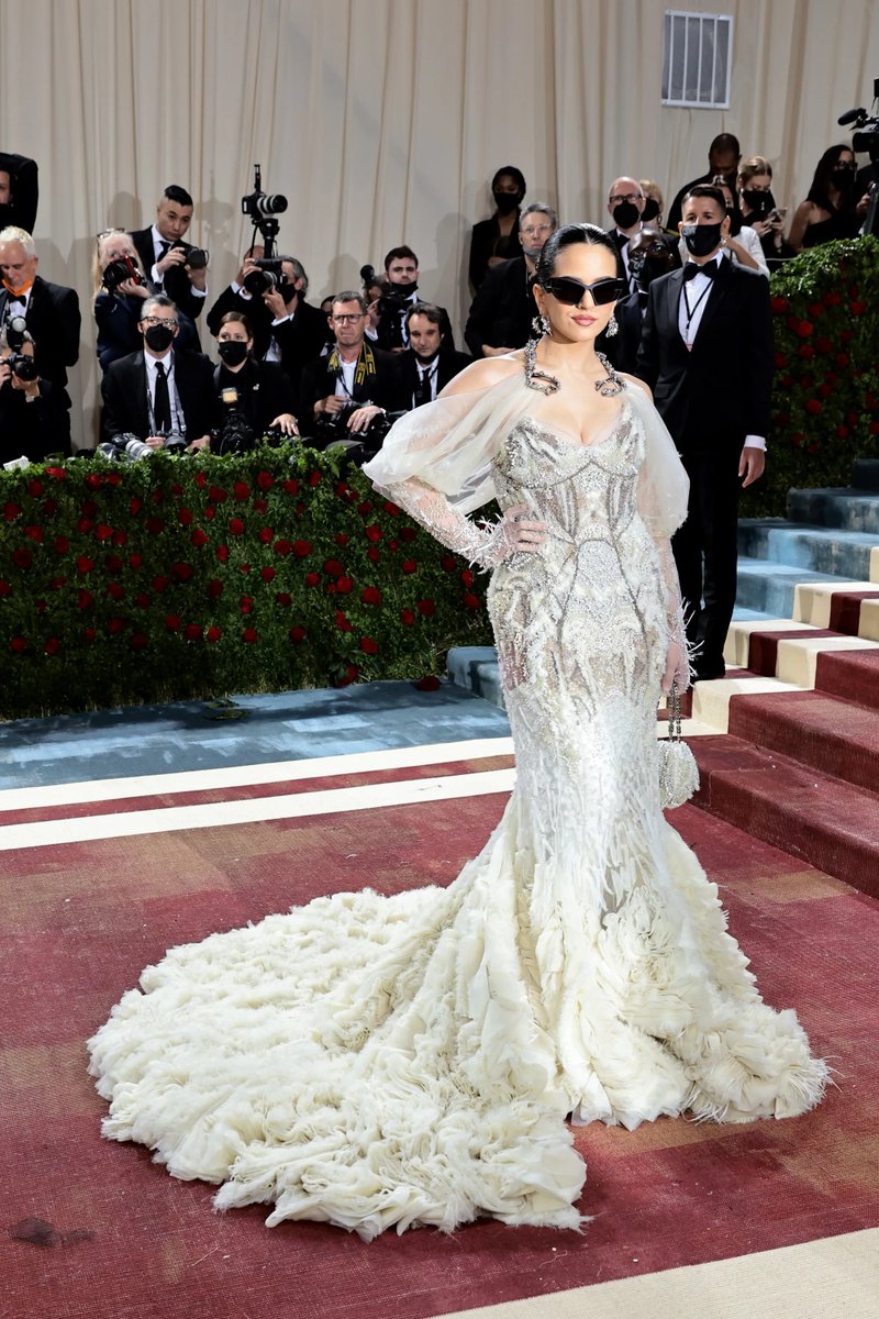 voguemagazine's tweet photo. Rosalía arrived in Givenchy for the 2022 #MetGala. See Vogue's official best-dressed list here: https://t.co/gzKEA30UEo https://t.co/WAg67tTxrH