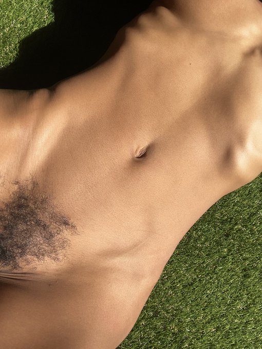 Is it going in or on my belly? https://t.co/g9DzFkiTgZ