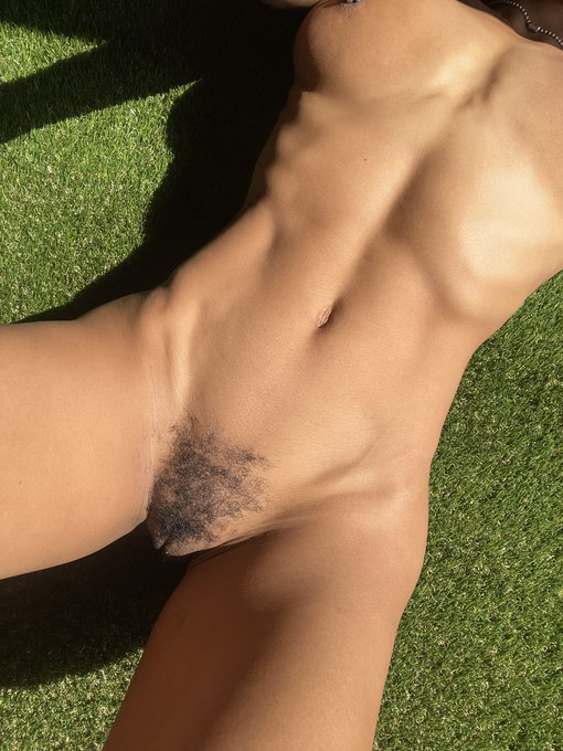 Is it going in or on my belly? https://t.co/g9DzFkiTgZ