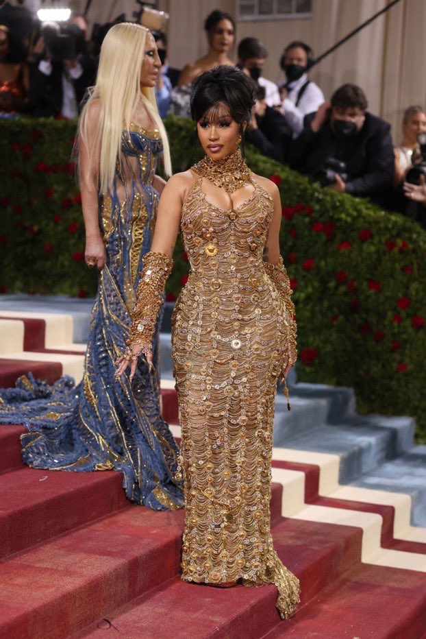 problematic_mee's tweet photo. @RecordingAcad @iamcardib #MetGala #MetGala2022 cardi b guysss https://t.co/yYyFjCbSVy