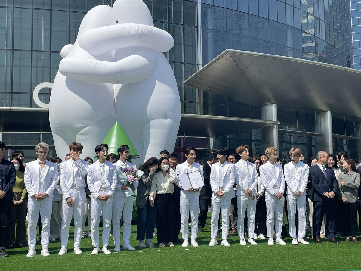 kvibe_yonhap's tweet photo. #BlossomTheHope, with #BLANK2Y representing, is an event that is organized under the theme of ‘For:Rest’! This event aims to provide hope and rest to the citizens through #music, #art and #mediaart! ☺️💓 https://t.co/Bmc3fdIfxy