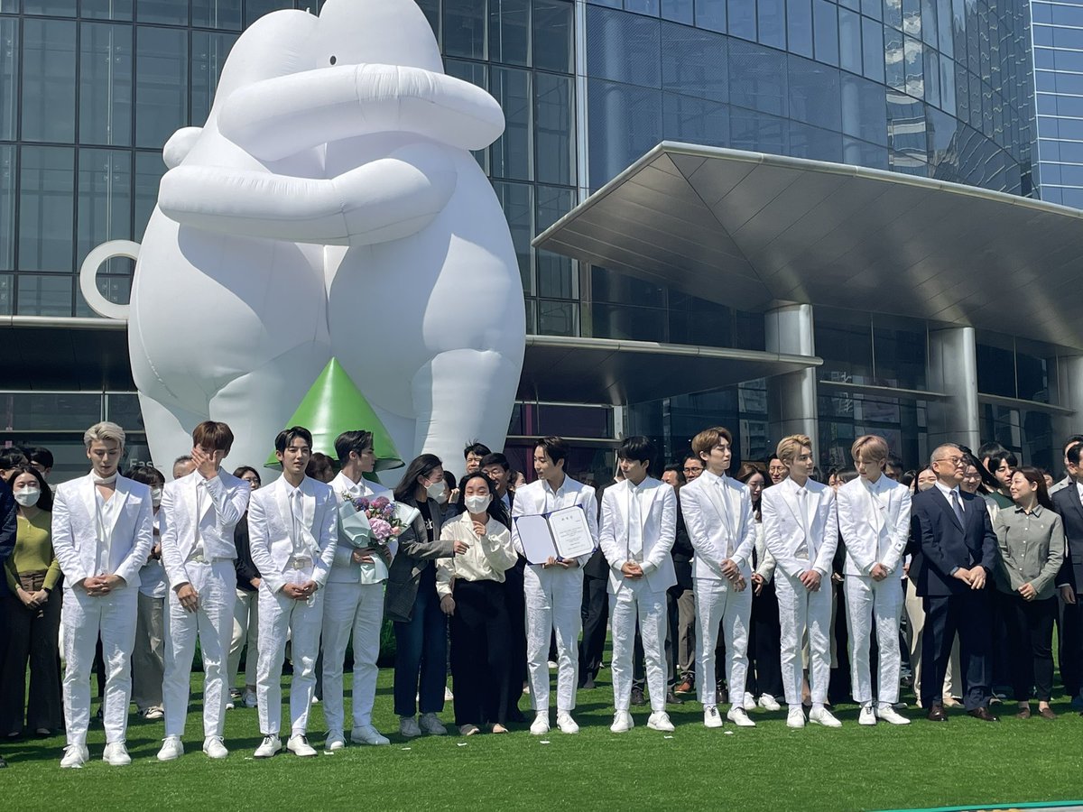 kvibe_yonhap's tweet photo. #BlossomTheHope, with #BLANK2Y representing, is an event that is organized under the theme of ‘For:Rest’! This event aims to provide hope and rest to the citizens through #music, #art and #mediaart! ☺️💓 https://t.co/Bmc3fdIfxy