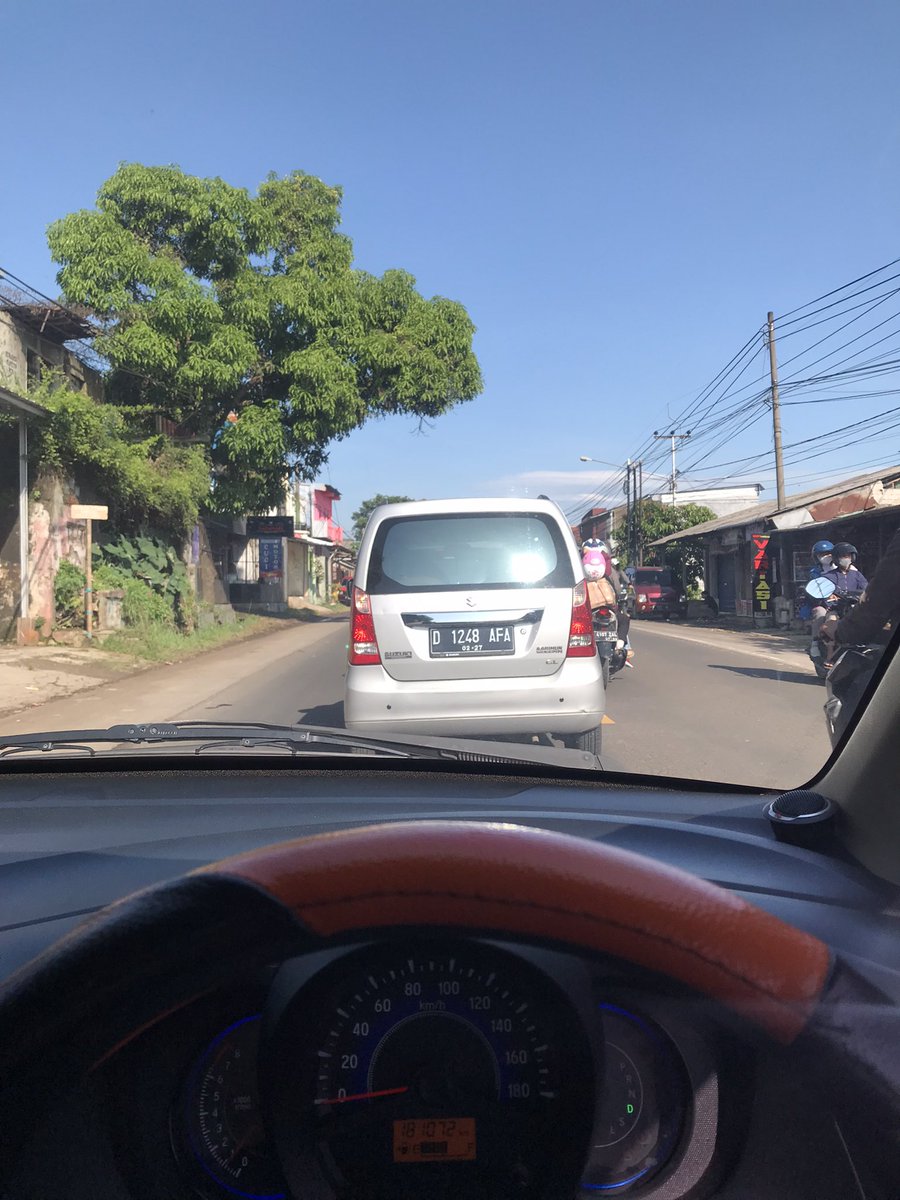 RadioElshinta's tweet photo. 08.44: RT @sundakeras98 : Cipatat arah Ciranjang Cianjur lalu lintasnya macet. @NTMCLantasPolri  @humaspoldajbr 
#LebaranDiElshinta 
https://t.co/3diZDC5LDp