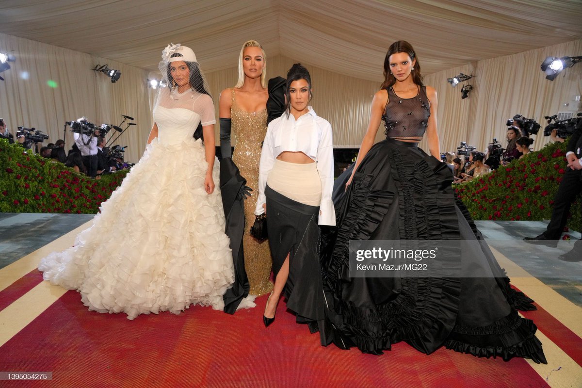 thegirlno1's tweet photo. Honestly the Kardashian Jenner clan missed road with this. #MetGala #MetGala2022 #MetMazza https://t.co/WU04n3U8Dt