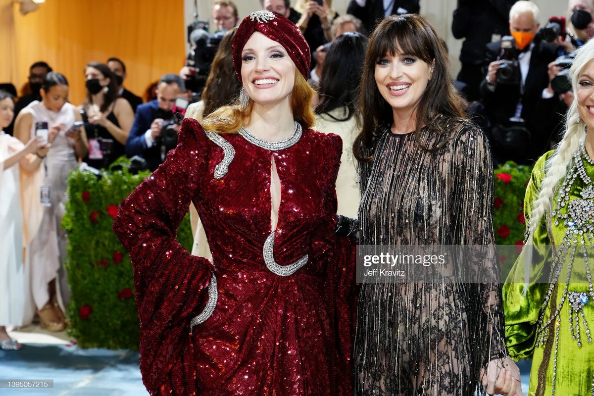 bestofchastains's tweet photo. Jessica Chastain and Dakota Johnson at the #MetGala https://t.co/CXKTse2pYy