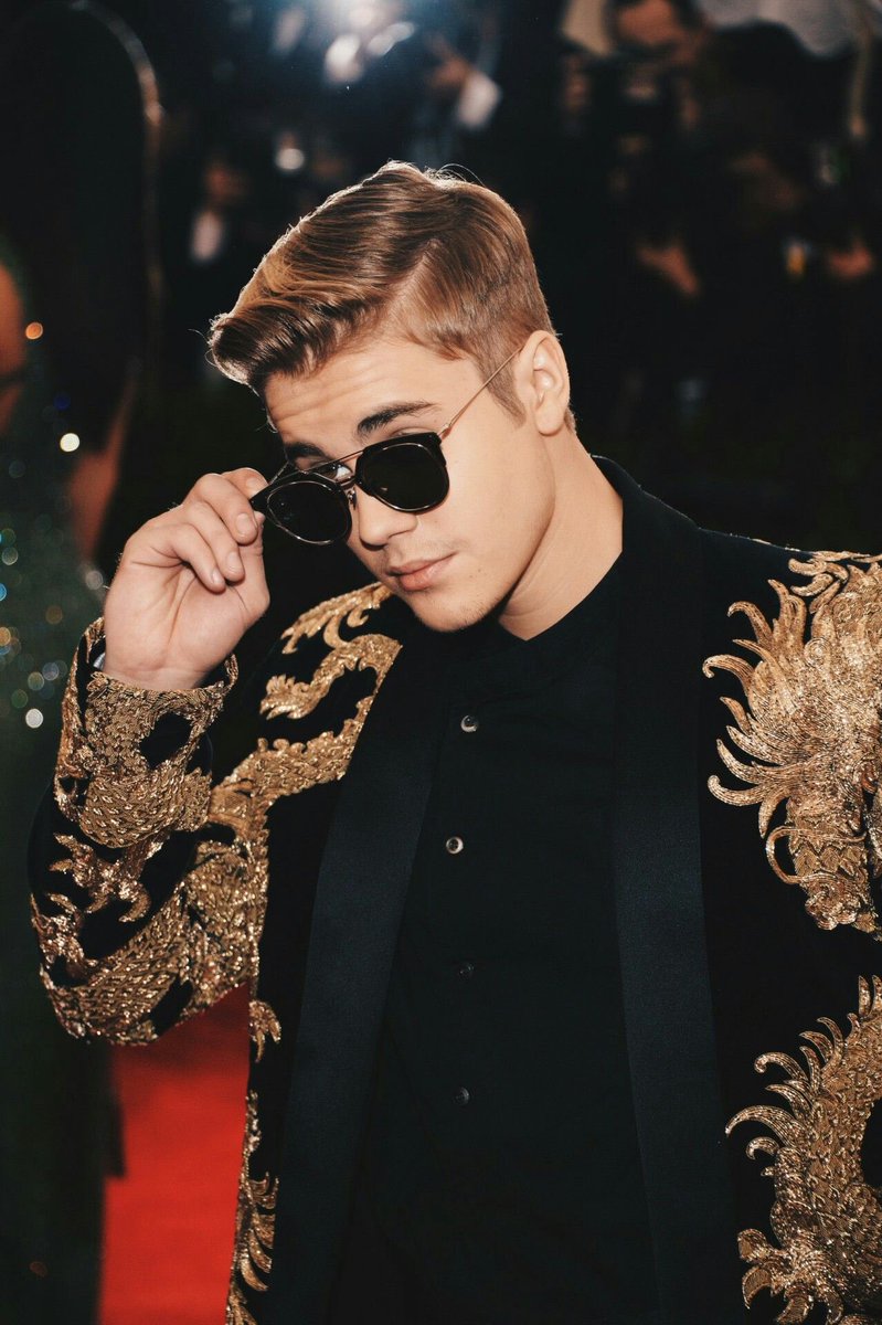 tpwkjdb's tweet photo. justin bieber met gala 2015 was such a serve https://t.co/nNgQYvN64B