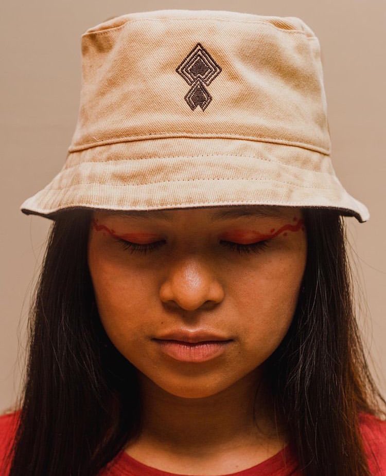 Sioduhi Studio por <a href="/sioduhi/">Sioduhi</a> 🏹👕

Moda indígena, contemporânea e ancestral 

Contato: instagram.com/sioduhistudio e sioduhi.com