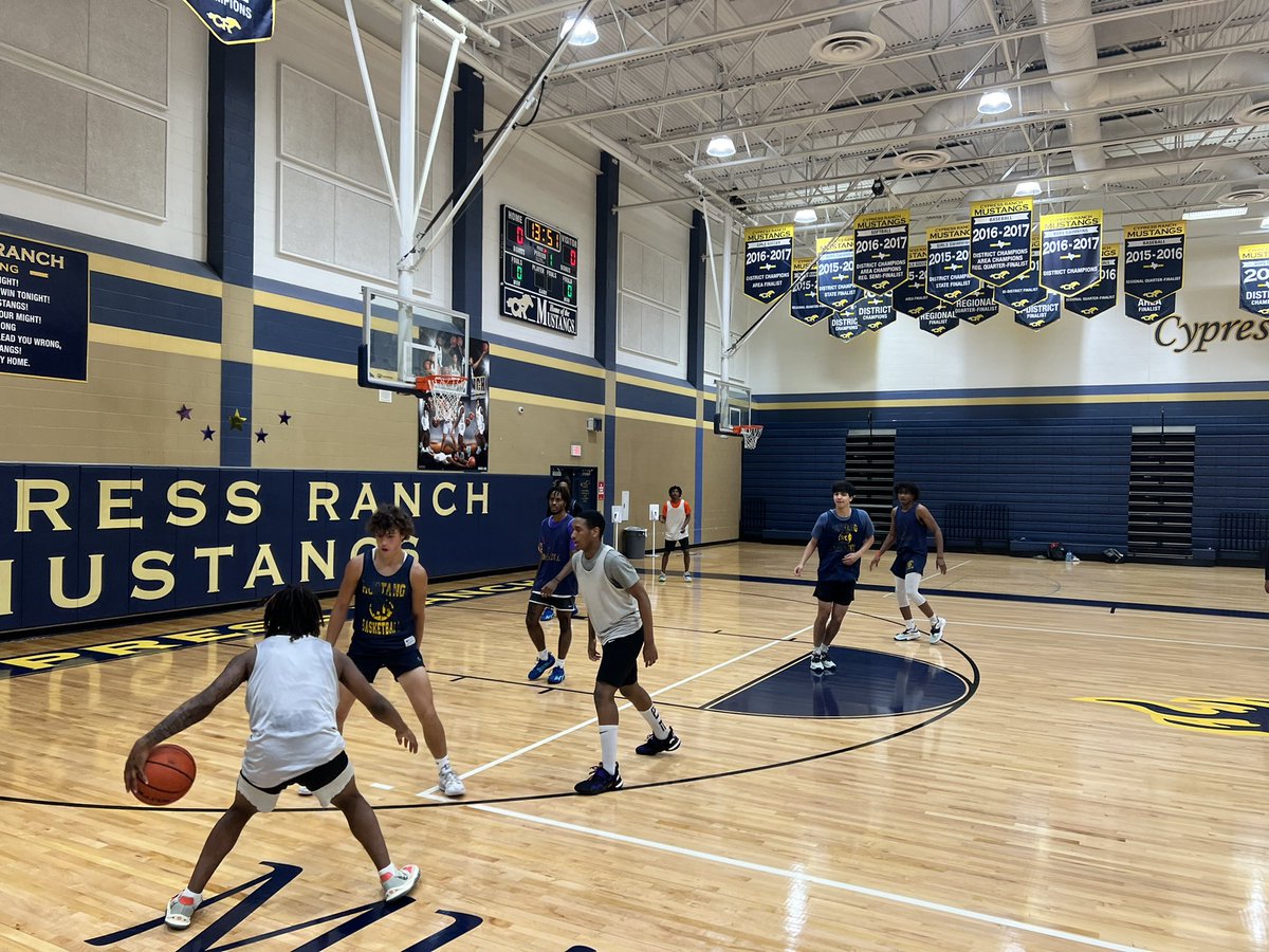 A little @HABCA_ All-Star practice action🏀🏀@muodubem @LukeHatcher2 @lukeramirez_05 @JesaiahMcwright @TjAshford1 @XavierScott04 strong group in the house.💪