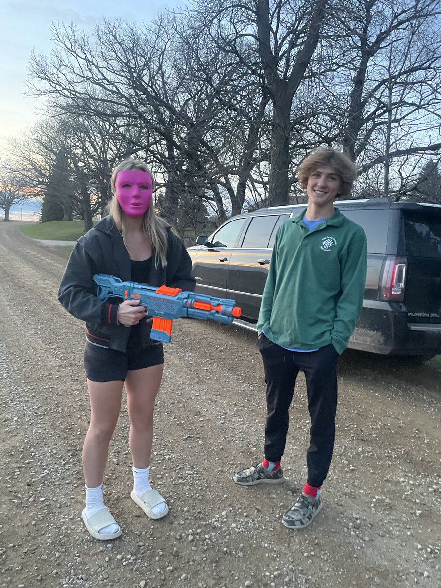 moombasshootass's tweet photo. the kill count just keeps going up… lucy with the kill on finn #maskup #weheartfinn @vicnerf2022 @CurveEvans https://t.co/DCvS4DnCZI