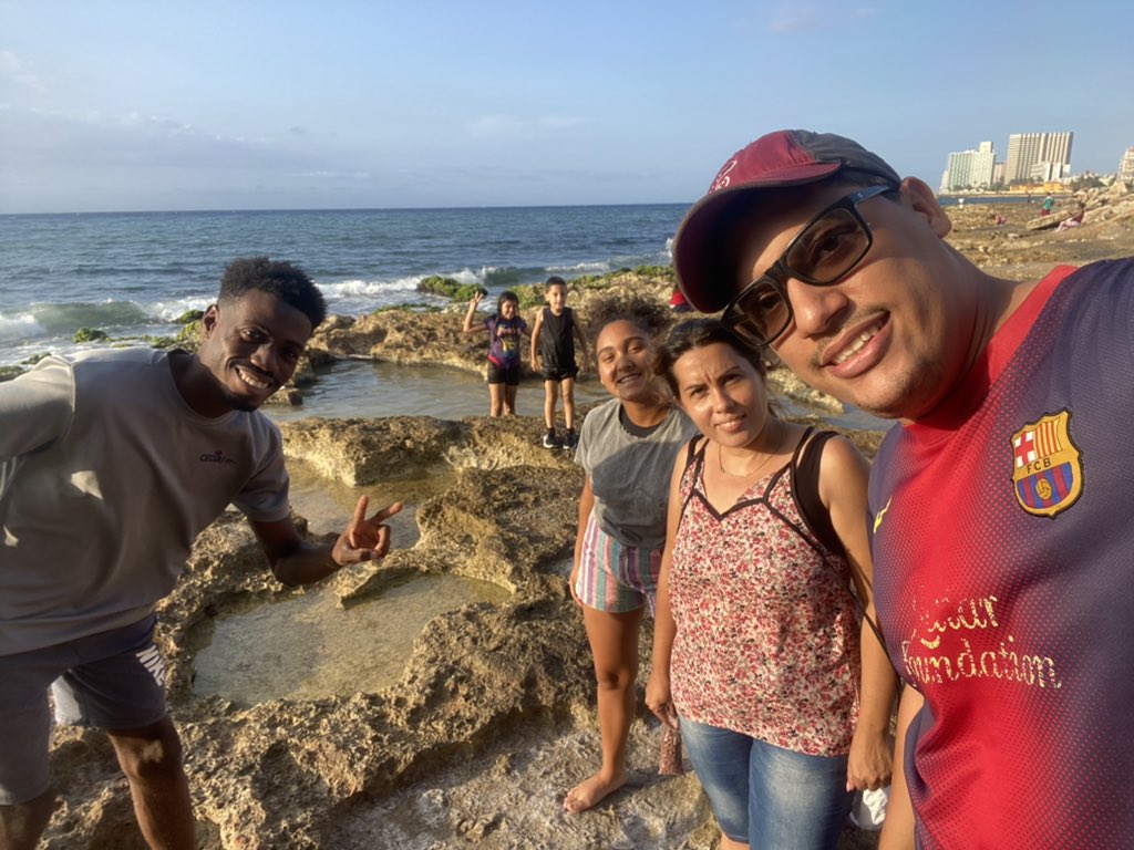 DavidSiloetano's tweet photo. Empezamos mi esposa y yo, luego se unió mi tribu, ya hoy fuimos un combo. Creo que pronto seremos una congregación.😂 ¿Quién se apunta? #SeFormo https://t.co/VC6m1rgf0R