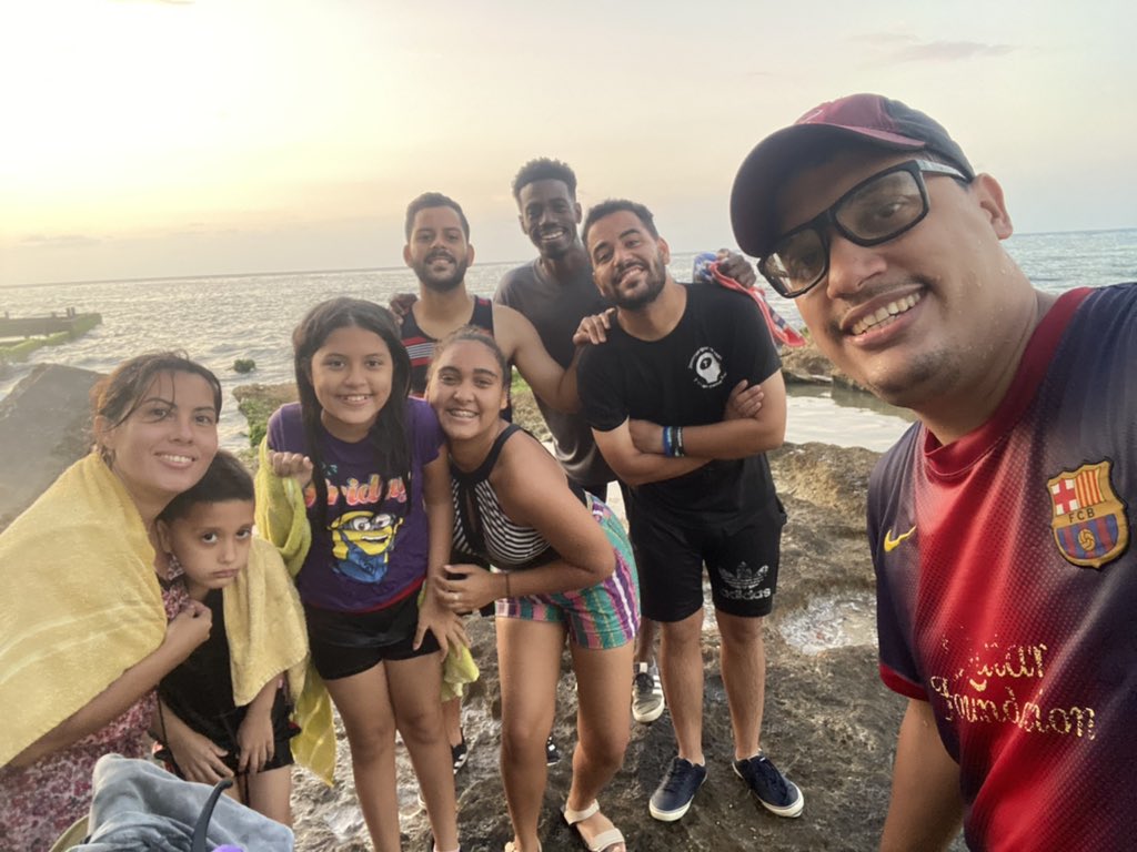 DavidSiloetano's tweet photo. Empezamos mi esposa y yo, luego se unió mi tribu, ya hoy fuimos un combo. Creo que pronto seremos una congregación.😂 ¿Quién se apunta? #SeFormo https://t.co/VC6m1rgf0R