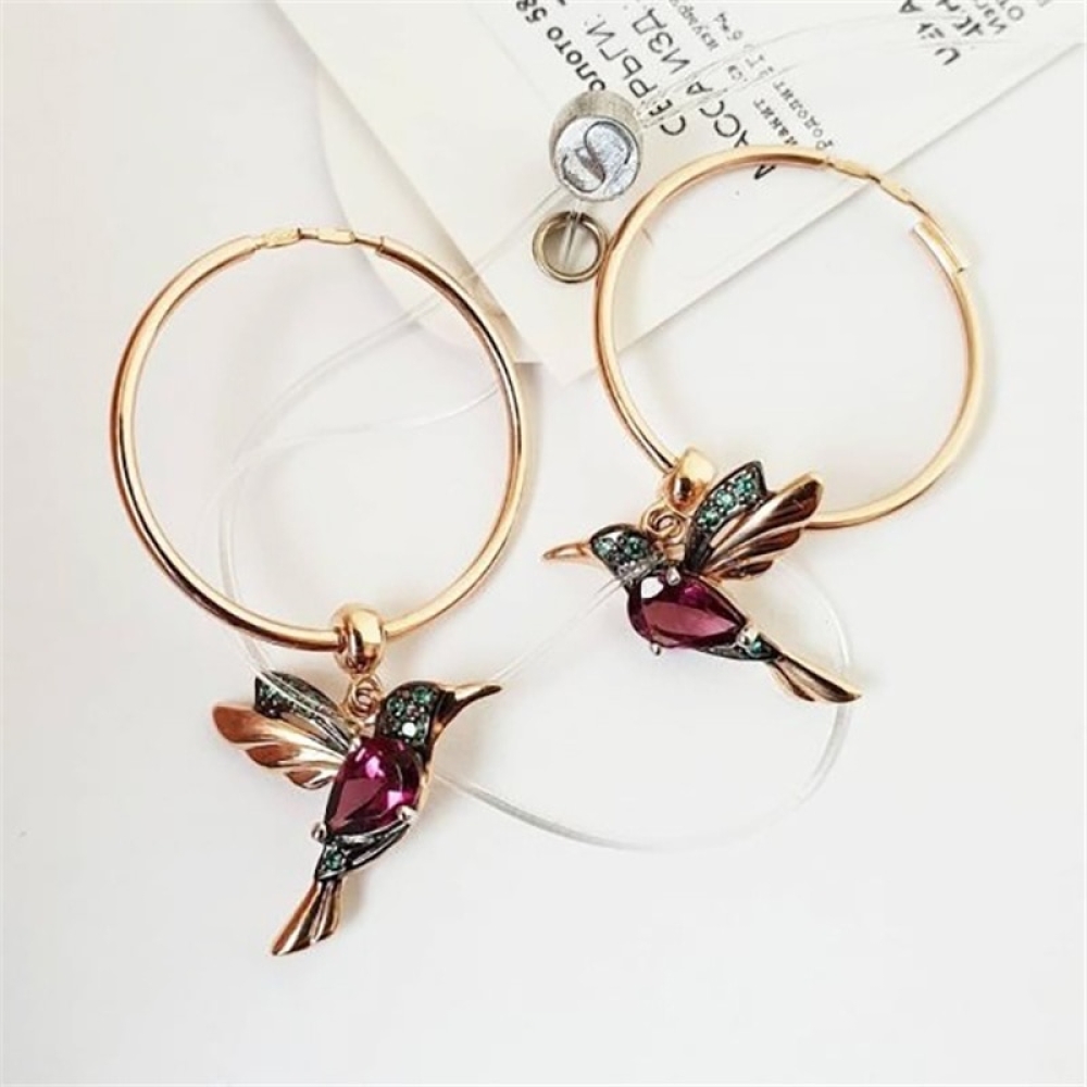 LikFashion's tweet photo. #newcollection #fashiondesigner Exquisite Bird-shaped Hummingbird Hoop Earrings https://t.co/rgRJKRLyKO https://t.co/i6z8fNy4Zt