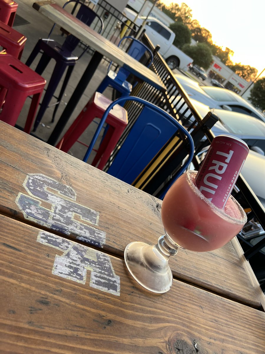 FuzzysNac's tweet photo. We’ve got a new frozen for y’all! The girl next door is a sweet rum based frozen to ring in spring. Come try one for $6 or add a truly or small champagne bottle for $4 to make it an even grander drink. #newfrozen #girlnextdoor #springissprung #fuzzysnac #fuzzedup #classof2022 https://t.co/p5MNybkfIb