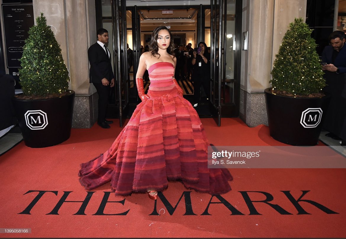 she’s so beautiful <a href="/charlidamelio/">charli</a> <a href="/lilpapivoni/">avani dicaprio (1990s edition)</a>