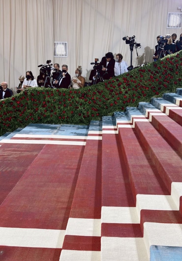 GoldenAFFF's tweet photo. John Cena looks great #MetGala2022 https://t.co/DSRTFTjIU3