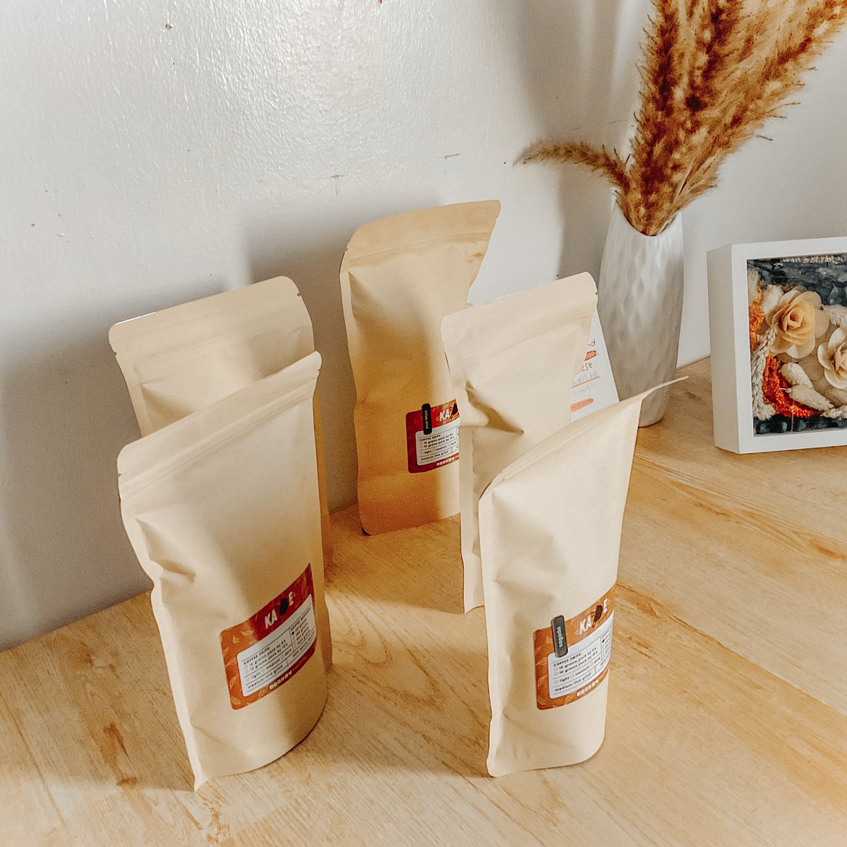 seihonstudio's tweet photo. Good morning from our home studio! 🧡

If you’re wondering if ano ang laman ng pouches, here it is. 🤗

📦 125g Decaf Arabica
📦 125g Espresso
📦 125g Sagada
📦 125g Kalinga
📦 250g Espresso

💬 DM for inquiries
🛒 Shop via Shopee

Link in bio. https://t.co/ccDowrUjHt