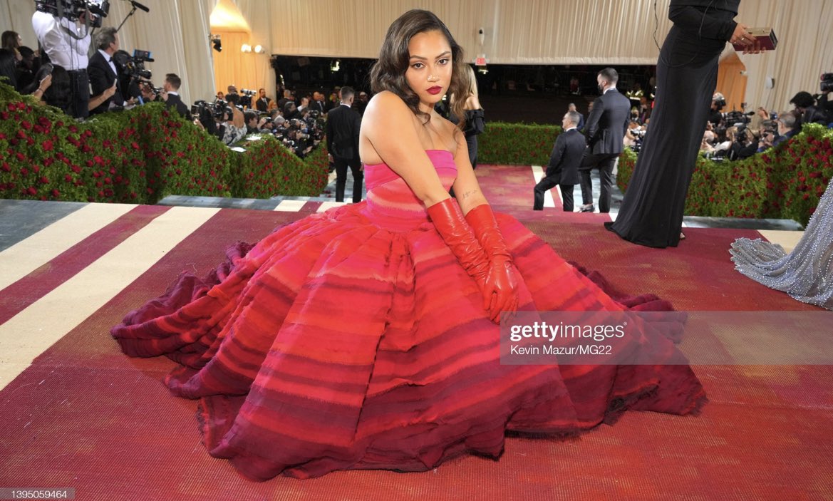 it’s literally 4am rn and I want to scream so badly obsessed with her look