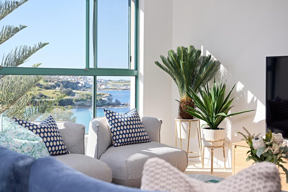 LAbode_Aus's tweet photo. The chic coastal décor (paired with gorgeous beach views) act as a constant reminder that the beach is a few minutes away!

https://t.co/YBL4bkVAmR
.
.
#domestictravel #stayherethisyear #localtravel #travel #Sydney #Sydneytravel #NSW https://t.co/uDbh0LDEkJ