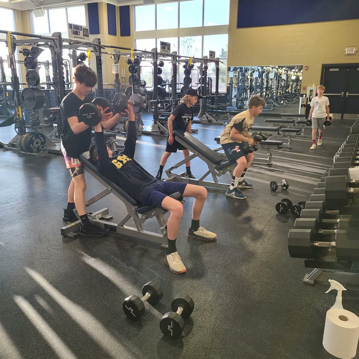 ChampsStrength's tweet photo. Our young Champ Athletes had an excellent workout tonight!!! They get better/stronger with every workout! 💪 https://t.co/v3DPljYH6X