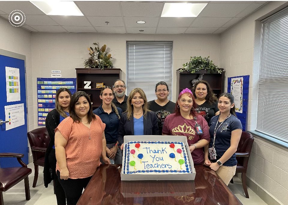 ZachryESLISD's tweet photo. Our Zachry teachers always lead with heart β€οΈ A huge thank you to our superintendent, Dr. Sylvia Rios, for this wonderful cake π #lisdistheplacetobe #teacherappreciationweek https://t.co/aUy17IoEgK