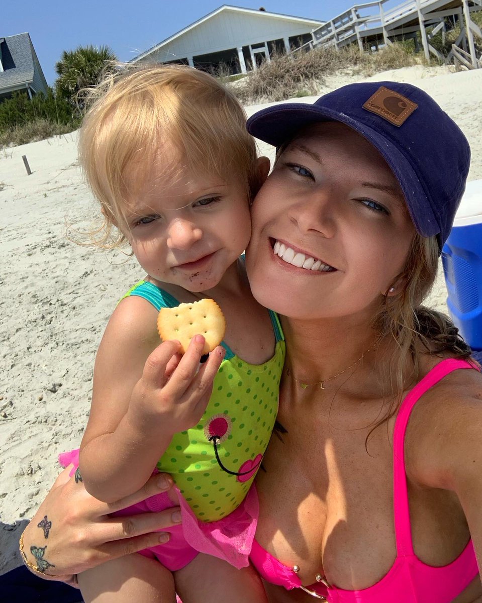 LacieBarfield's tweet photo. Happy second birthday to my sweet little angel 💜💜💜 https://t.co/LEBXR4WQJ3
