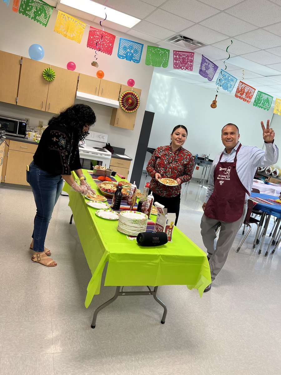 Uriel Iglesias (@ikerthesecond) on Twitter photo Very blessed to have the best admin team at <a href="/ABStrawn/">AB Strawn Elementary</a> ❤️❤️💪🏻 always very supportive and determined to show appreciation for their teachers 🙏🏻#ABStrong Very blessed to have the best admin team at <a href="/ABStrawn/">AB Strawn Elementary</a> ❤️❤️💪🏻 always very supportive and determined to show appreciation for their teachers 🙏🏻#ABStrong