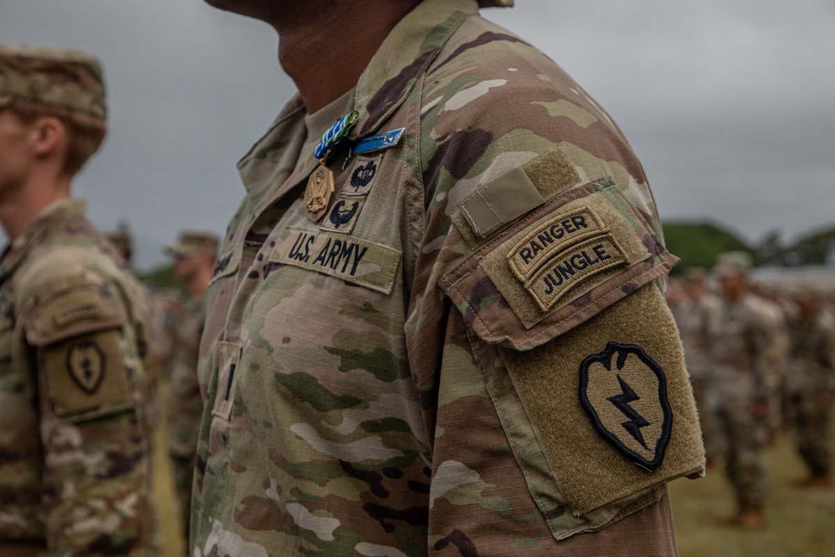 25thID's tweet image. 💪#EarnedTheBadge💪

Tropic Lightning Soldiers formally received their Expert Badges after a hard week of testing.

#TropicLightning #StrikeHard #AmericasPacificDivision

@USArmy  @i_corps @USARPAC  @2IBCTWarriors  @3IBCTBroncos  @25thDivarty  @25thDSB  @25thCAB