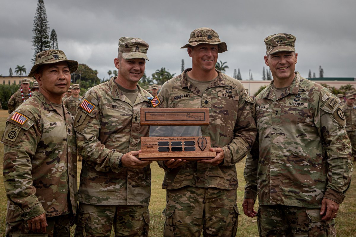 25thID's tweet image. 💪#EarnedTheBadge💪

Tropic Lightning Soldiers formally received their Expert Badges after a hard week of testing.

#TropicLightning #StrikeHard #AmericasPacificDivision

@USArmy  @i_corps @USARPAC  @2IBCTWarriors  @3IBCTBroncos  @25thDivarty  @25thDSB  @25thCAB