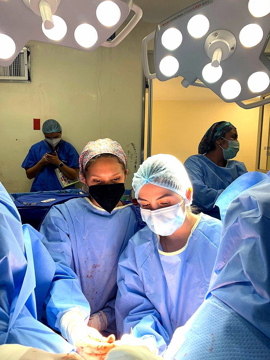 2 de mayo #diadelurologo #Urologyisfemale #UroSoMe #urologia  💁🏻‍♀️💁🏻‍♀️💪🏻