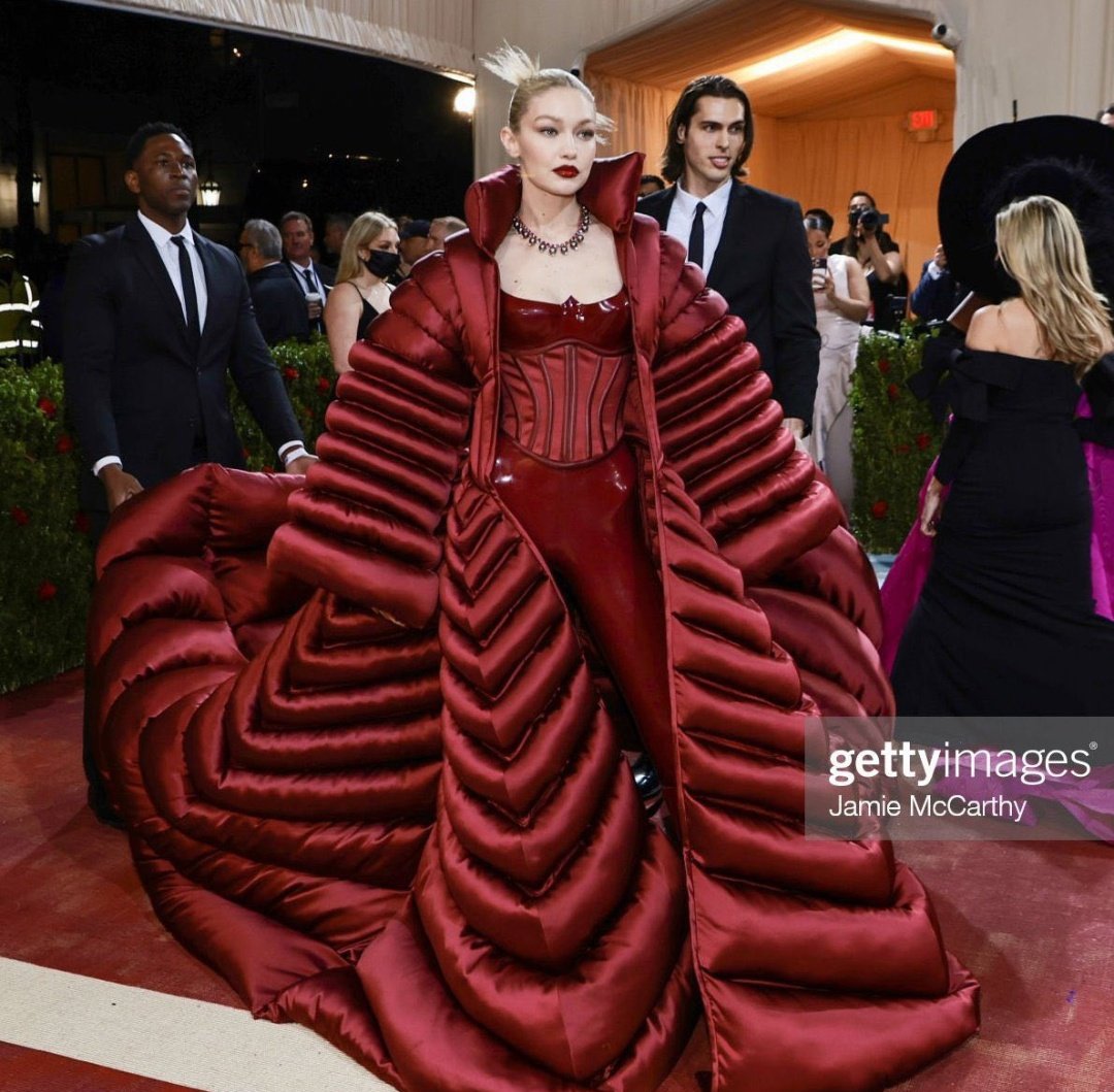a filha do nepotismo q não tem um livro de história em casa #MetGala #MetGala2022