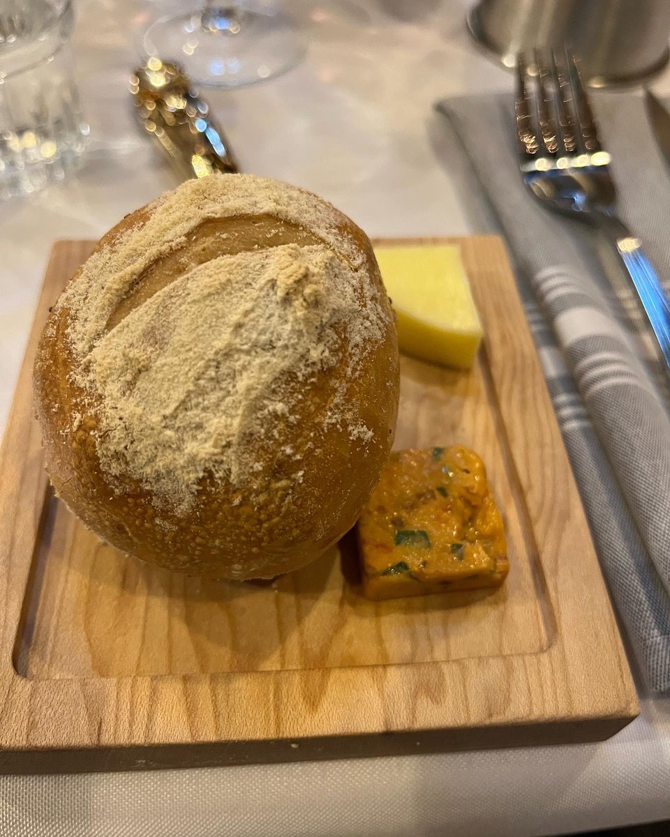 NovaCadamatre's tweet photo. Amazing dinner this evening @foxrunvineyards for @FLXwine #FLXRieslingCamp! The sourdough roll was to die for and that Coq au Vin paired with the @Trestle_31 Dry Rose!! 😁 #winemakerslife #RieslingRising #lifeisgood https://t.co/XuQDagK59R