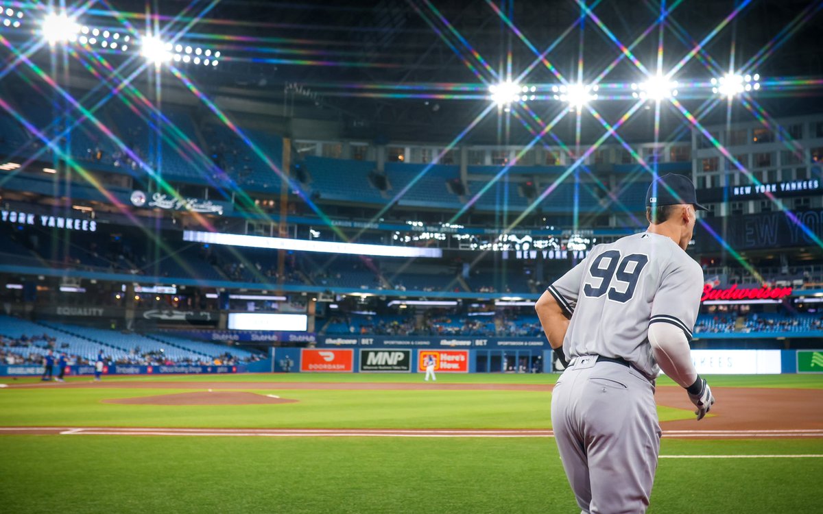 Yankees's tweet photo. Perfect 10. 

#RepBX https://t.co/XpDmqtHoMJ