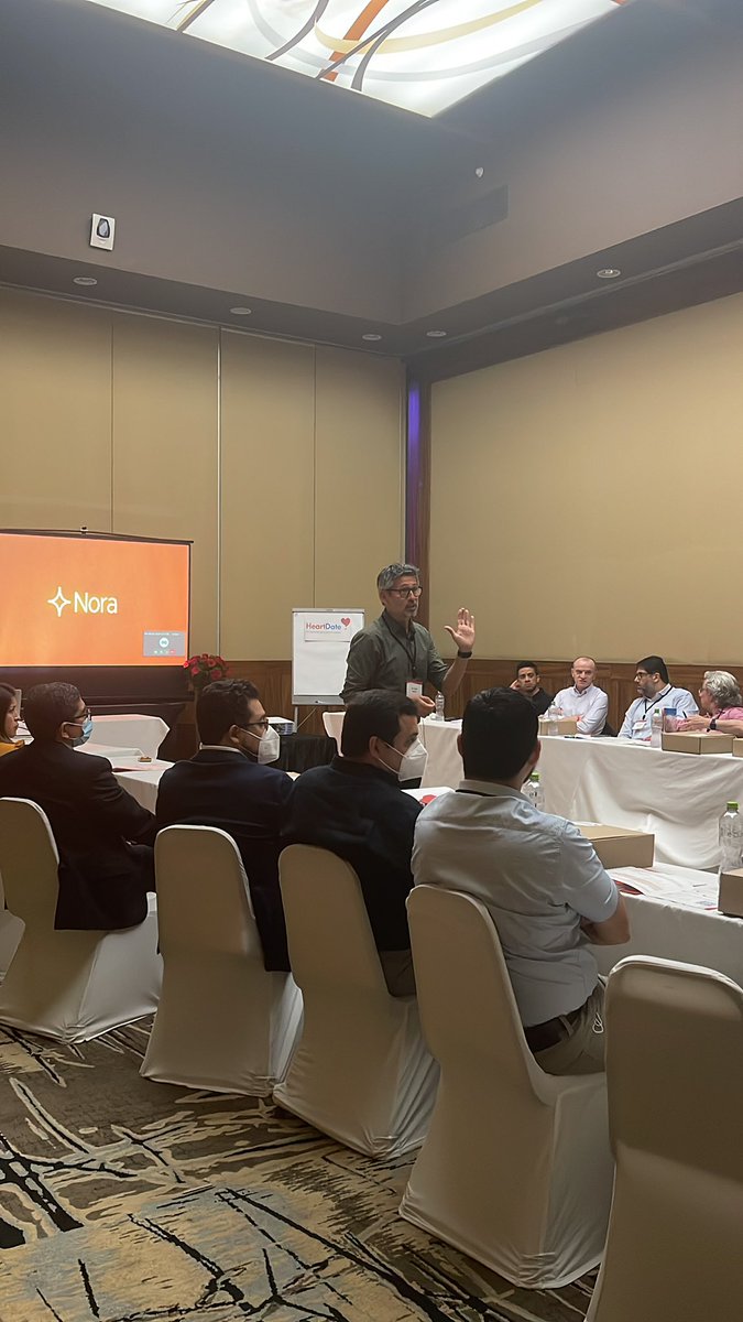 MiriamRodrAspem's tweet photo. Primera sesión #hubdigital con @carlosmictusvh para hablar de herramientas de #adherencia y #telemedicina como NORA https://t.co/RTEETBFqoE
