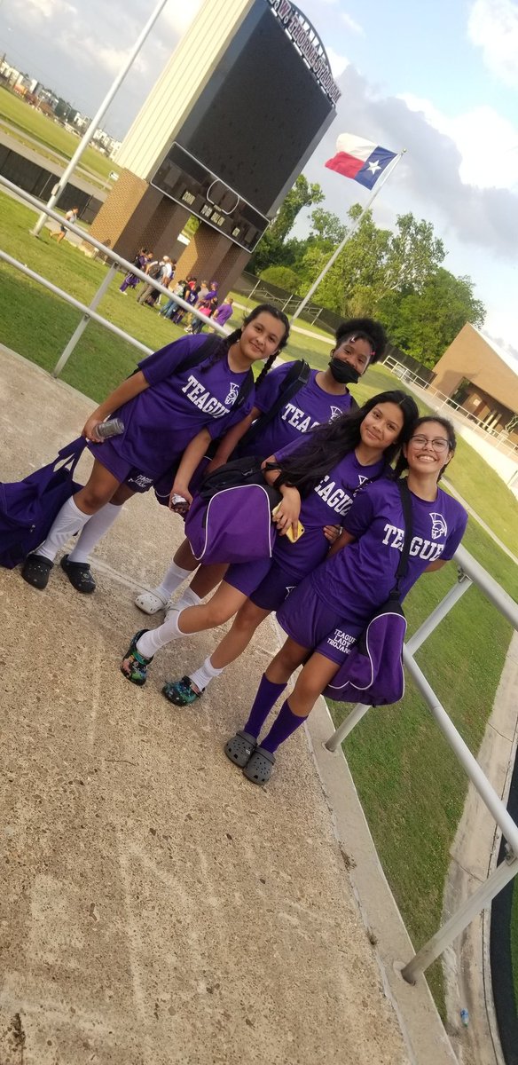 Look at our multi talented choir students. They sing beautifully and can play sports.  What a lovely afternoon watching these students play some good ole futbol! ⚽️🏆🎶