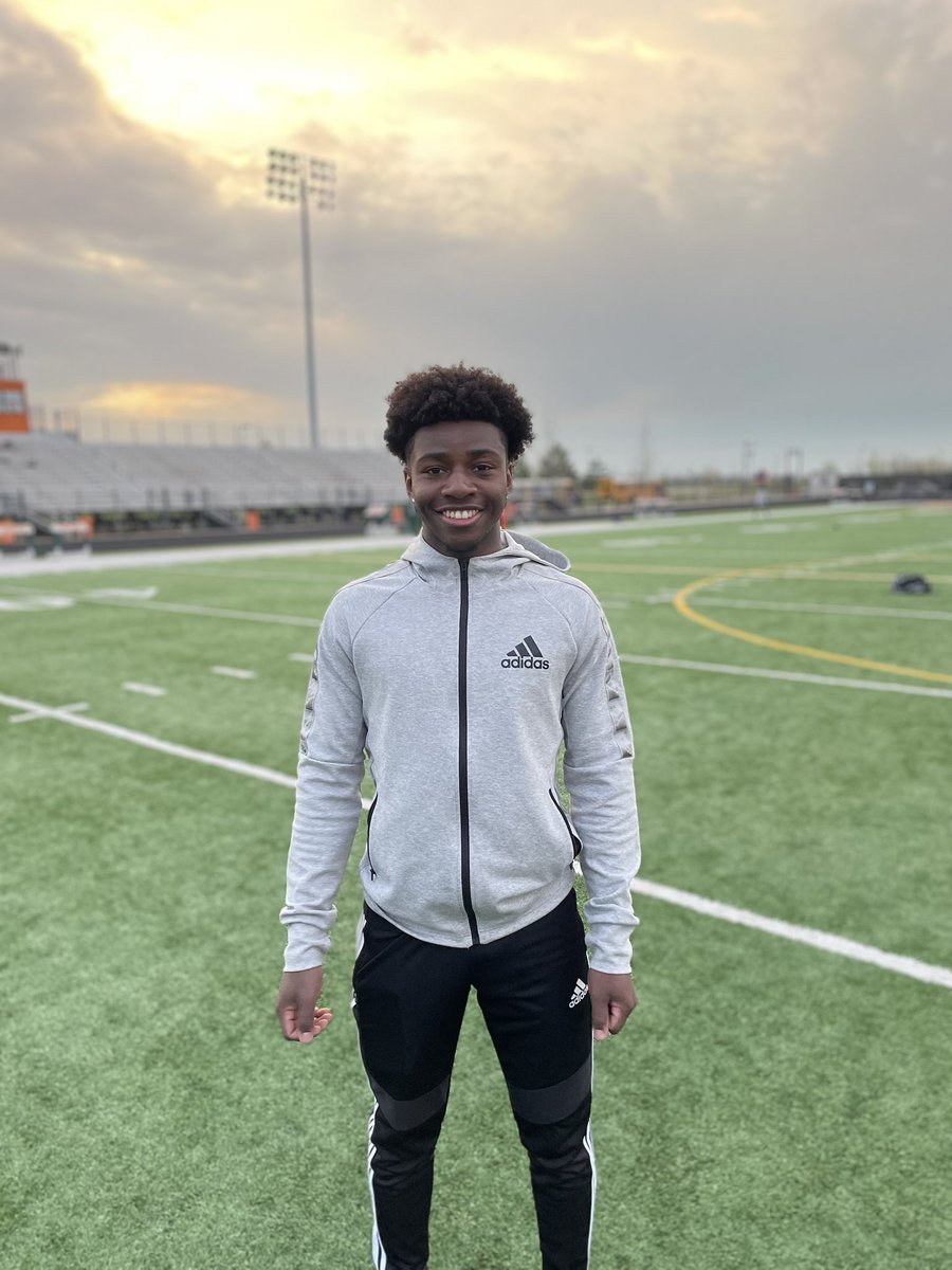 Coach_Lundin's tweet image. Adrien Manning is turning a corner! New PR in the 200 running 22.47! #SmithStrong #UnfinishedBusiness