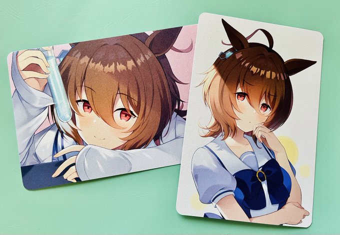 表紙だと切れてるとこあったので単品絵でノベルティポスカも作った～写真だと分かりにくいけどキラキラ用紙なのと角丸加工してあって可愛い 