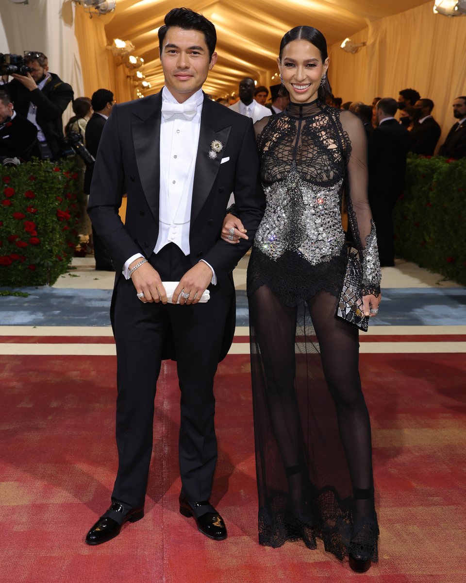 #HenryGolding wore classic TOM FORD white-tie-and-tails and #LivGolding wore a macrame lace tulle gown with crystal embroidered crocodile inspired corset with TOM FORD “Disco” platform shoes to the 2022 Met Gala on Monday, May 2nd in New York, NY. #TOMFORD #MetGala2022