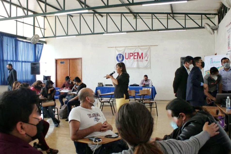 Infoem's tweet photo. Para acercar el ejercicio del derecho de acceso a la información pública entre las y los jóvenes universitarios, @GuadalupeRmrz, Comisionada del #Infoem impartió una plática informativa dirigida a estudiantes de la Universidad Privada del Estado de México #UPEM, en Texcoco. https://t.co/qSJ2GDFpiL