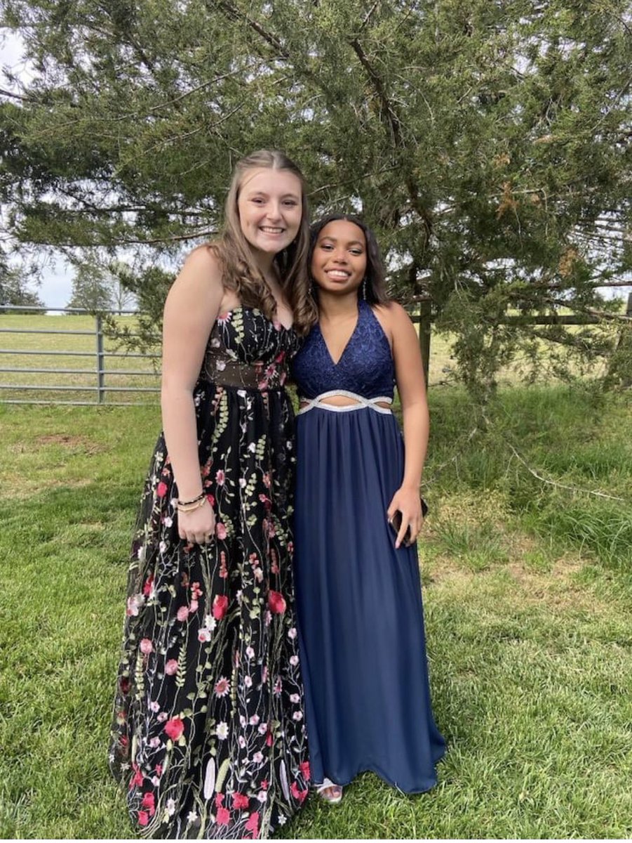 chloemwalker1's tweet photo. My first and last #prom2k22 https://t.co/MTegOXSZuy