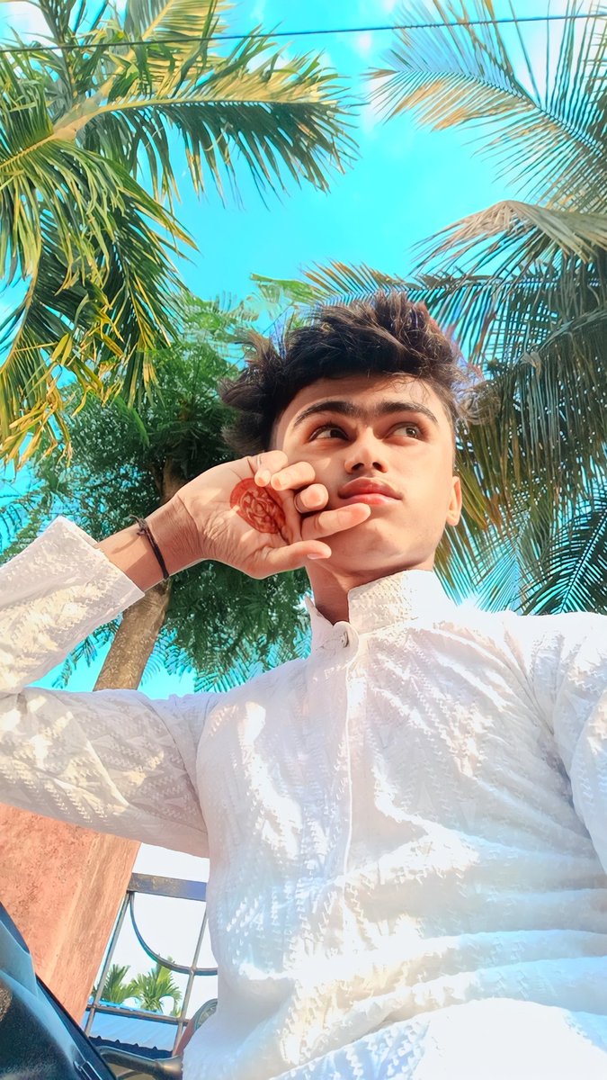 reyan_ynz's tweet photo. Eid Mubarak Everyone 🌙🤍 https://t.co/jjWmXzrapX