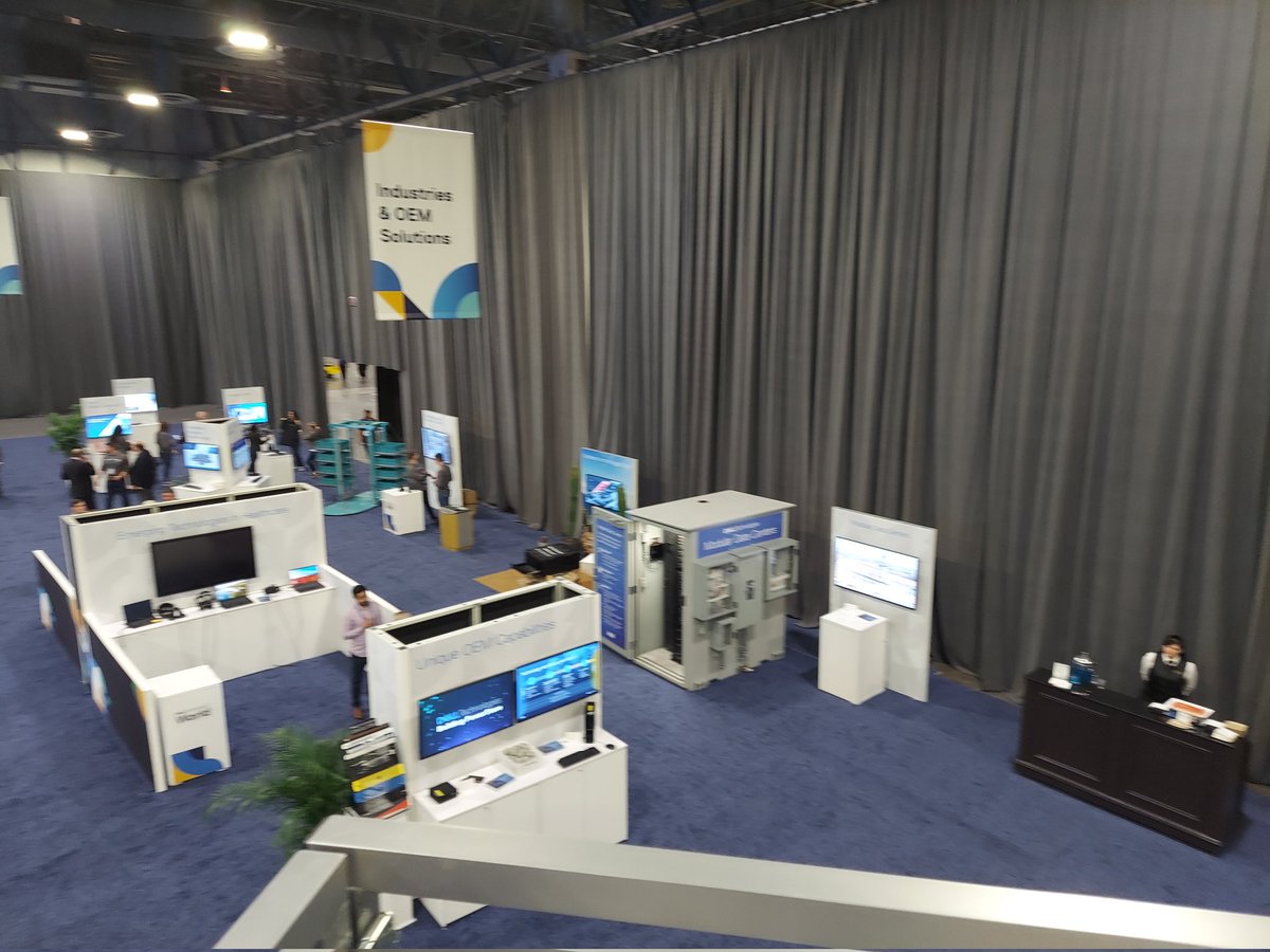 IvanAtDell's tweet photo. Best place to view the #DellTechWorld expo is from the roof of the #delltechtour truck! Come stop by! https://t.co/0NMigPadMZ
