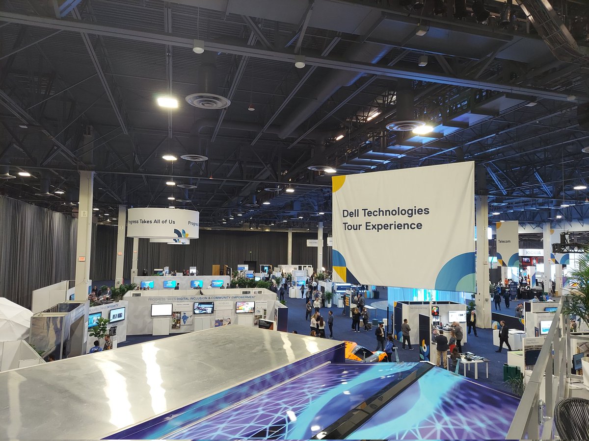 IvanAtDell's tweet photo. Best place to view the #DellTechWorld expo is from the roof of the #delltechtour truck! Come stop by! https://t.co/0NMigPadMZ