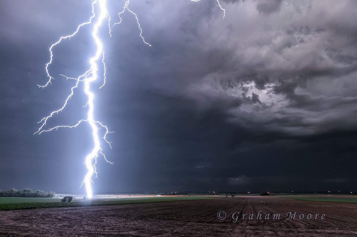 15 days until I’m back in #tornadoalley with <a href="/WeatherHolidays/">WeatherHolidays</a> &amp; <a href="/Netweather/">Netweather</a>. Hoping to get to stream some live storms whilst out there if I get chance to! It’s been far too long! #stormchasing #stormchaser