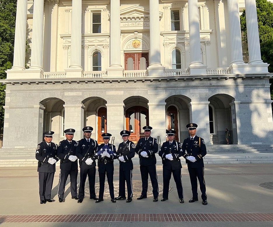 SJPD representing at the California Peace Officers’ Memorial, honoring fallen Officers and their families. There were agencies from all over the state present.
#fallenofficersmemorial #fallenofficer #military #represent #lawenforcement #publicsafety #sacrifice