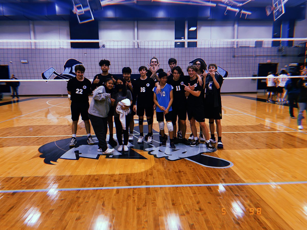 another win!!! @Northmen_BoysVB finally got a picture with theeee legends🤙🏽